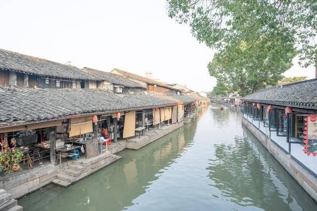 优质问答平台-雷佳音采访现场吐槽汤唯尿频,其言论为何会引发争议?-快速解答你的问题